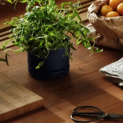 Kukkaruukku SN 11cm matta sininen|IITTALA Online